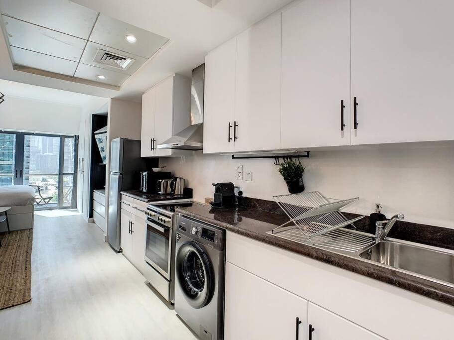 Luxury Modern Studio In Jlt With Amazing View & Rooftop Pool - Sleeps 3 Dubai Exterior photo